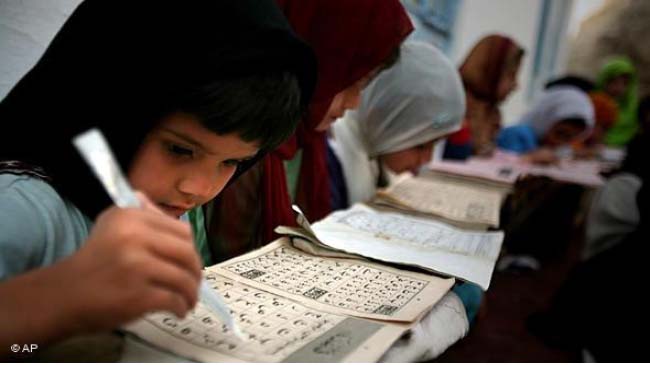 ده ها مکتب به دلیل نگرانی های امنیتی در فراه مسدود شدند